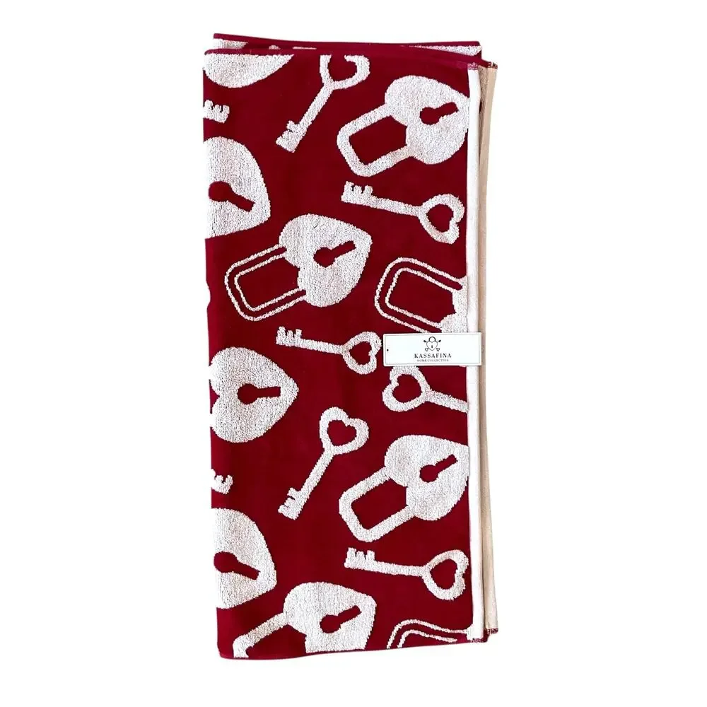 Kassafina Love Heart Lock & Key Bath Towel Set of 2 Red White Valentine XO NEW